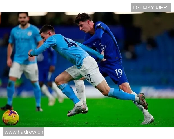 中场休息期间球员调整策略与恢复体力的重要性探讨